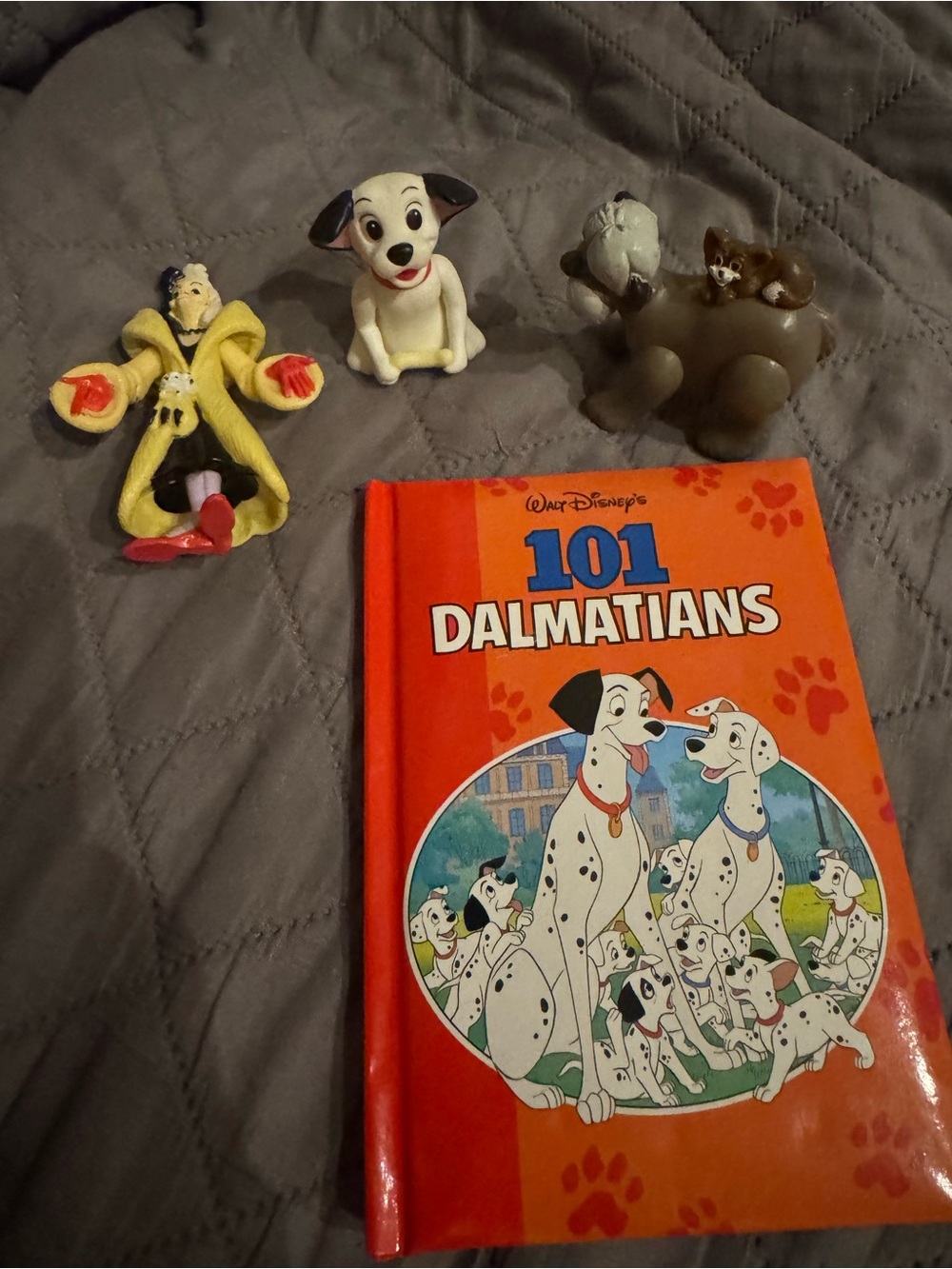 Disney 101 Dalmatians Orange Hardcover Book with Figurines